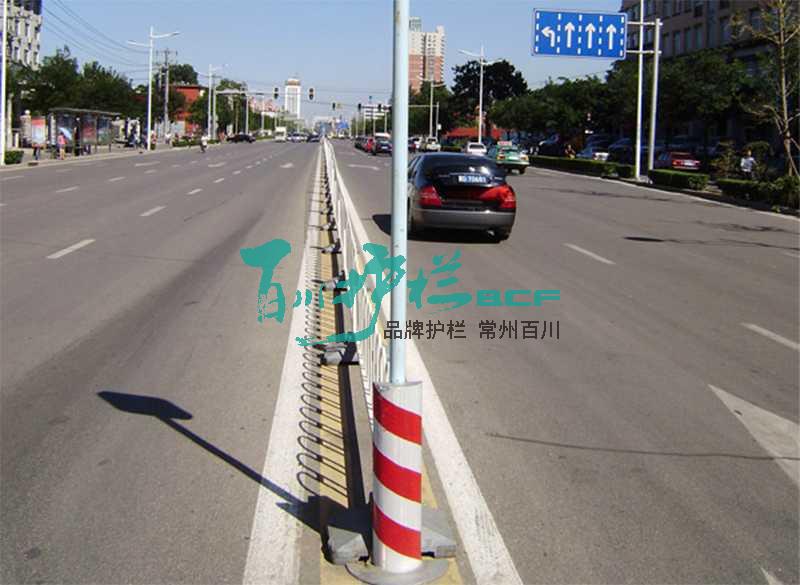 img of 山西懷仁京式道路護欄工程