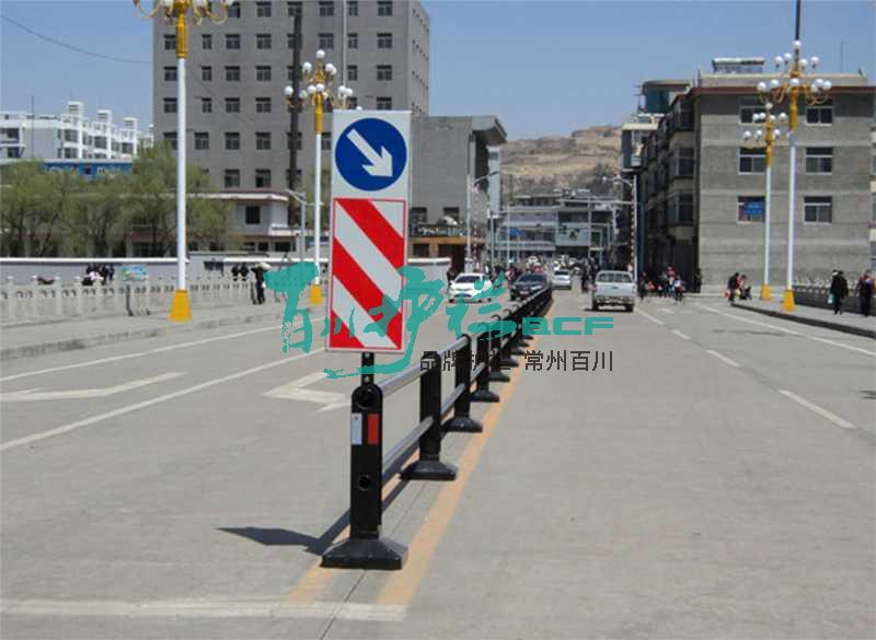 img of 山西太原移動式護欄工程