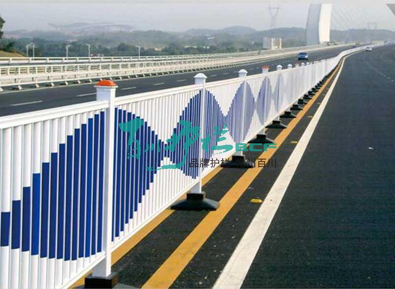 img of 廣西南寧防眩板護欄工程