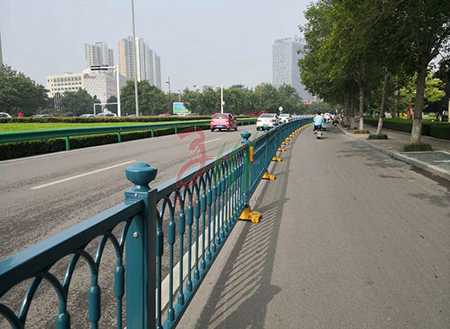 鋅鋼護欄與傳統的鐵藝以及不銹鋼護欄對比,哪種更有優勢 鋅鋼護欄與傳統的鐵藝以及不銹鋼護欄對比,哪種更有優勢