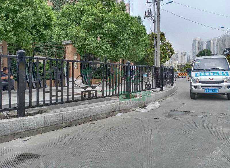 如何快速安裝道路護欄？